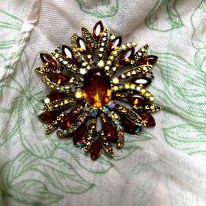 Women’s Jeweled Estate Sale Brooch